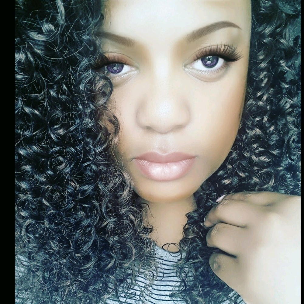 Meet your Posher, Danyelle